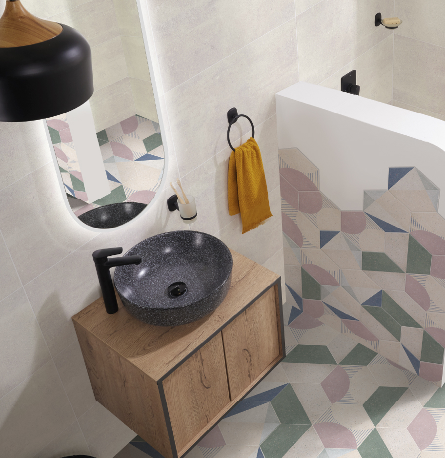 Ambiente baño Corona con piso pared hexágono Marden Verde y azul y ambiente baño Corona con piso pared hexágono Marden Rosacu.