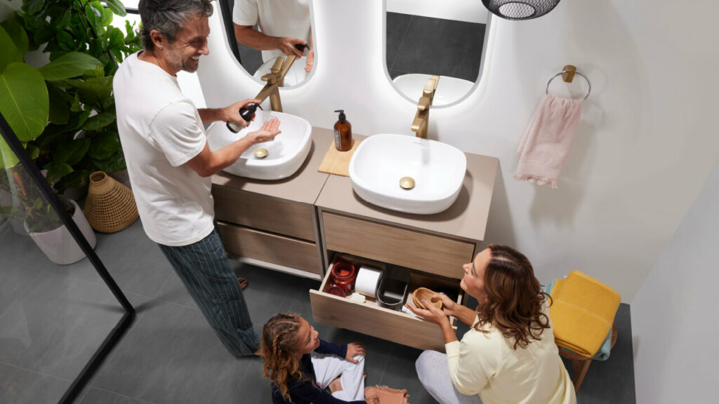 Ambiente baño Corona con Grifería para Lavamanos Monocontrol Cascade Alta Sahara Antimicrobiano y mueble Cascade Plus 70 cm con Lavamanos Vessel.