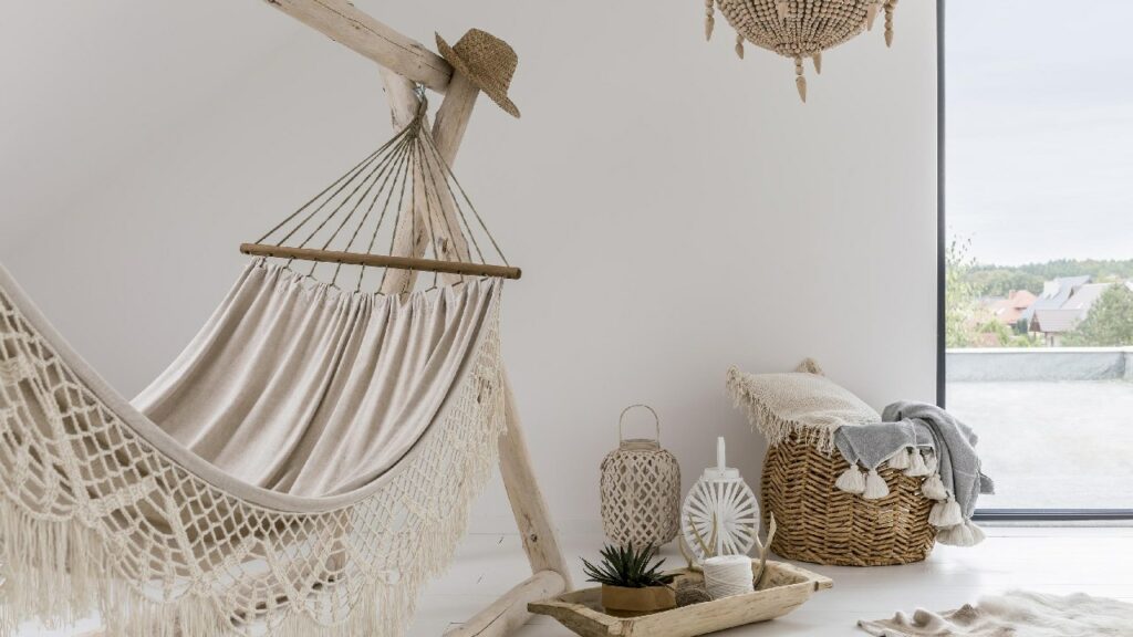 Lugar de descanso con tonos beige y tierra