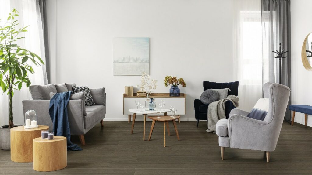 Ambiente sala con pared blanca