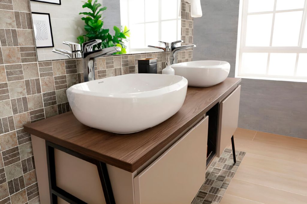 Baño Corona con Mosaico Escocés Café en pared completa