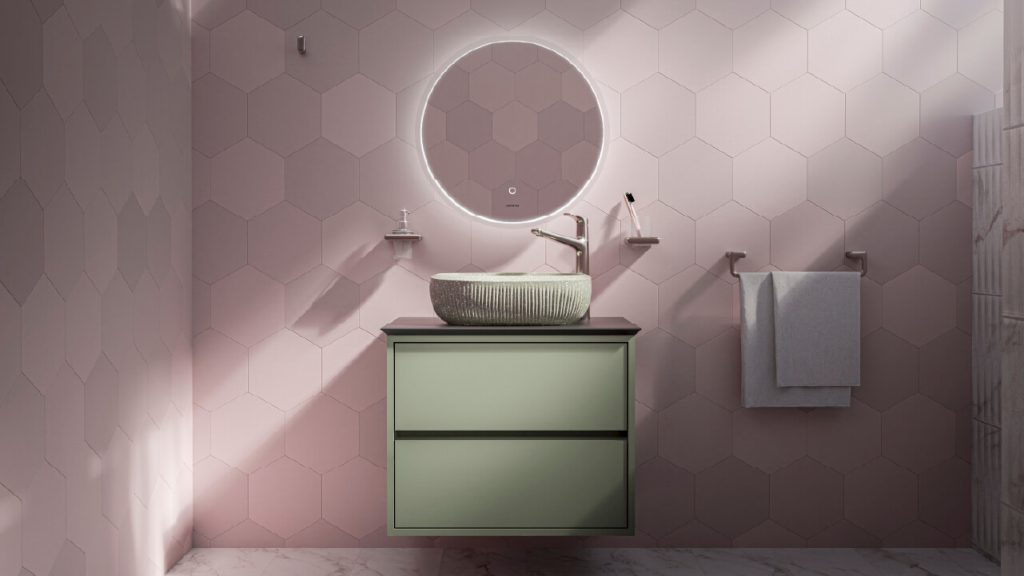 Baño Corona con paredes hexagonales y piso con acabado marmolizado.