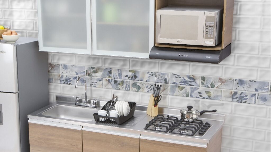 Ambiente cocina Corona con instalación de bricks cerámicos y vidrio