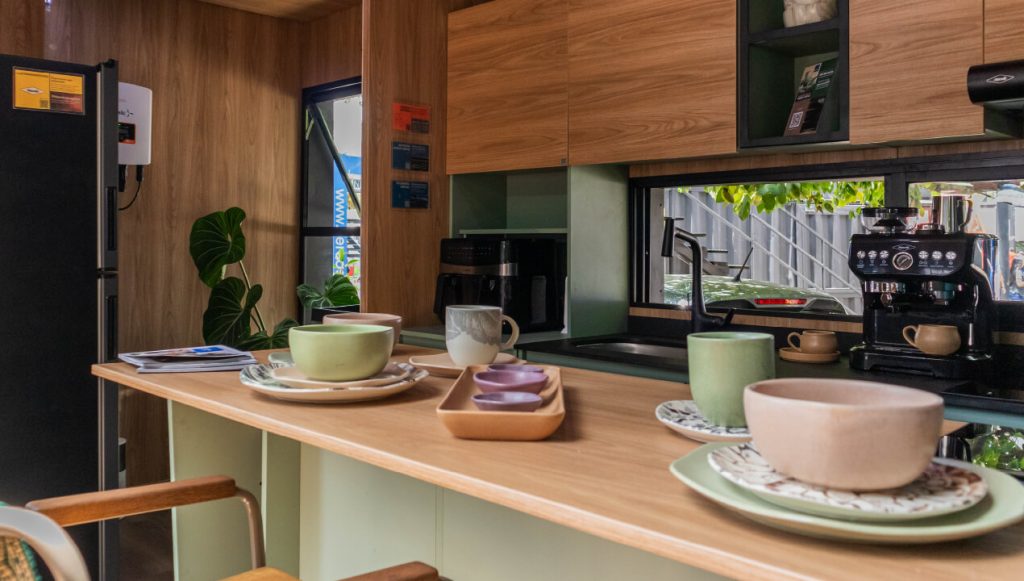 Cocina, alacena y barra Bilbao color agave
