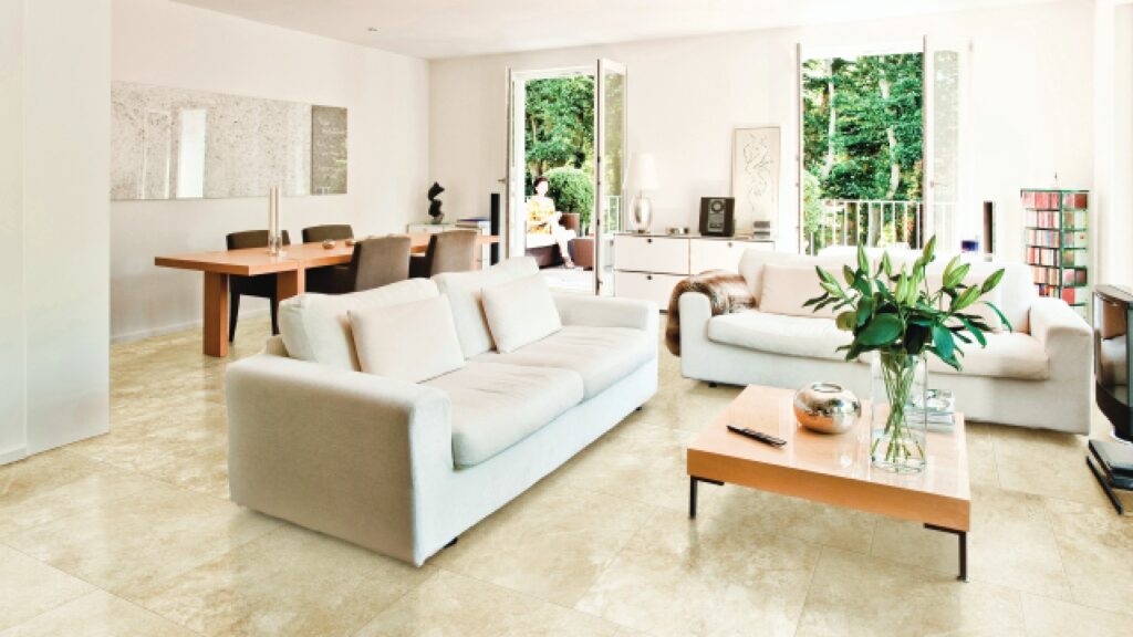 Sala Corona con piso cerámico altamente durables