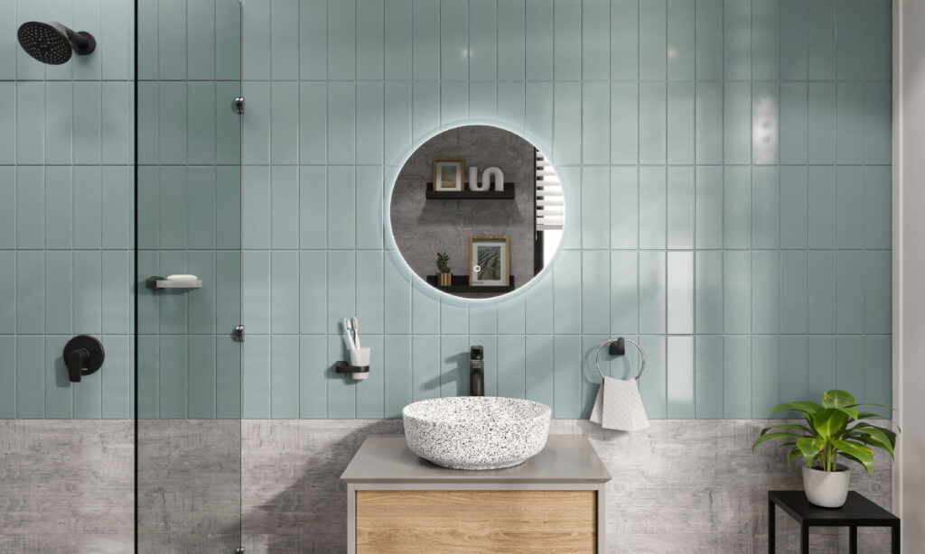 Ambiente baño Corona, lavamanos Ópalo tipo Vessel, Grifería Monocontrol Cascade Alta Mate Black Antimicrobiano, Espejo Aro Led 60 cm, Brick Azul Niebla