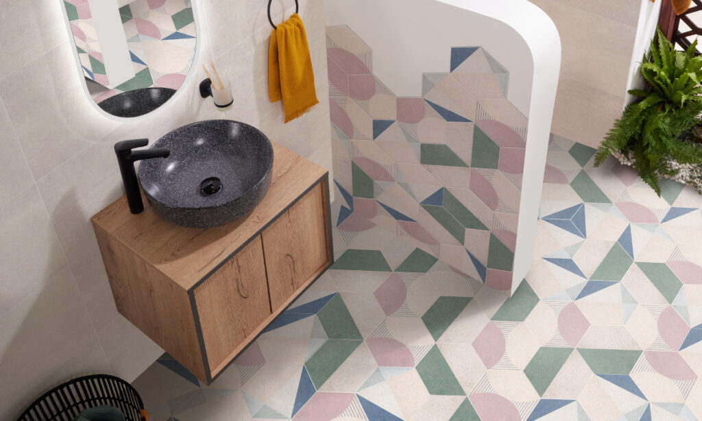 Ambiente Corona baño con lavamanos vessel Onix, mueble Lisboa y brick Marden verde y azul