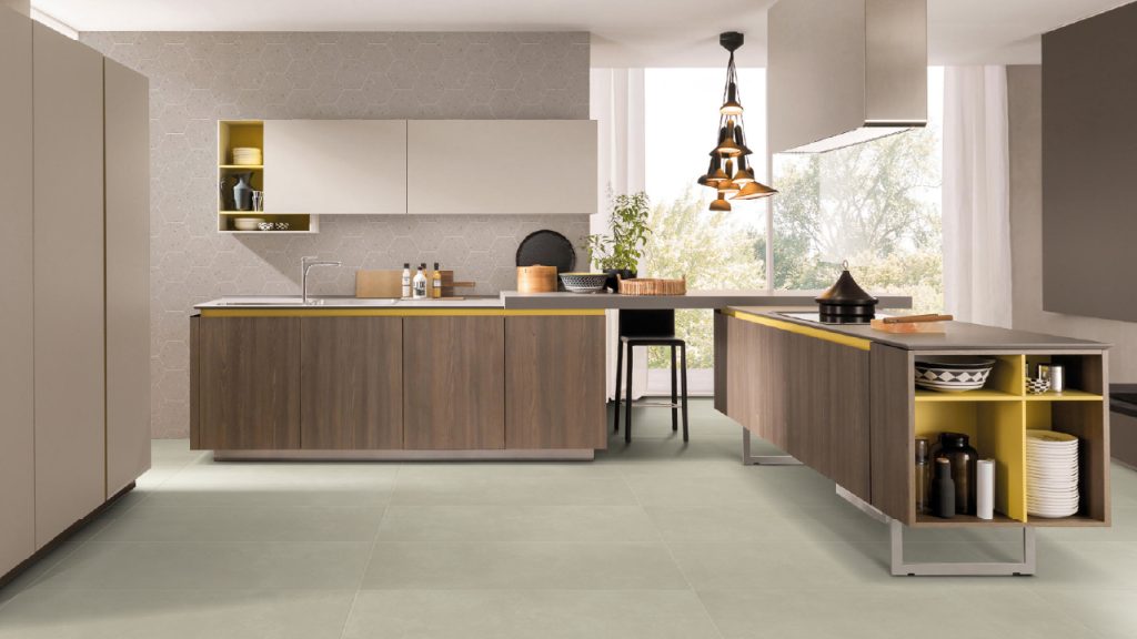 Ambiente cocina Corona con piso Porcelatech® Concrete ARD® y pared hexagonal Atlantis.