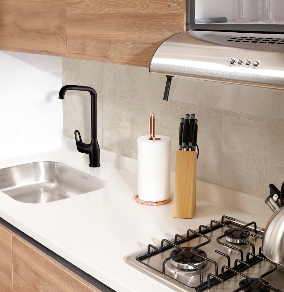 Cocina Corona Soho con Grifería para lavaplatos Koral Mate Black.