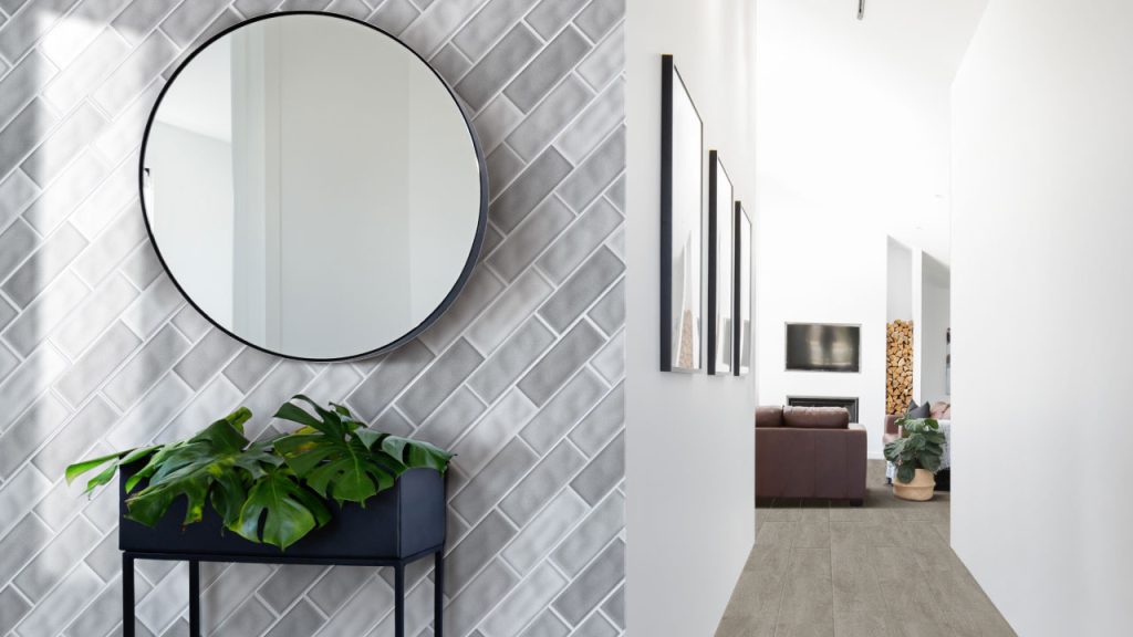 Ambiente Corona con Brick Selma gris