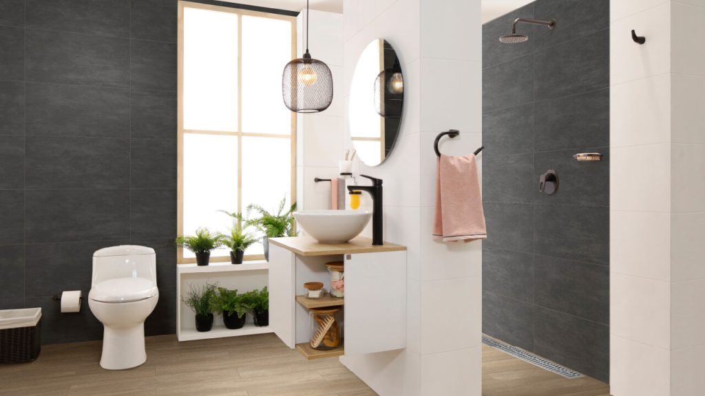 Ambiente baño Corona con lavamanos Spazio, grifería Koral negra mate y espejo aro 80cm