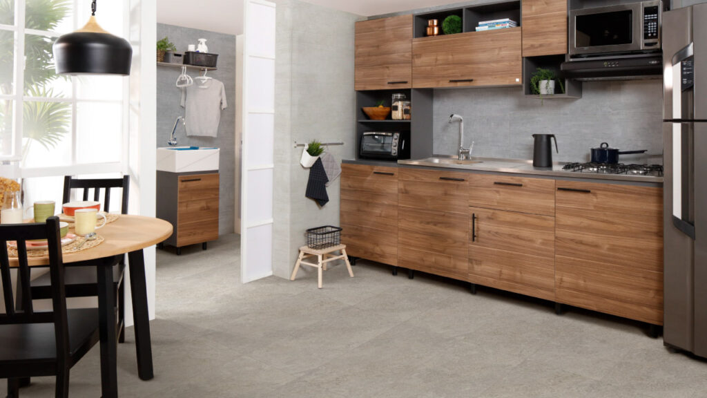 Ambiente de cocina amplia Praga con lavadero
