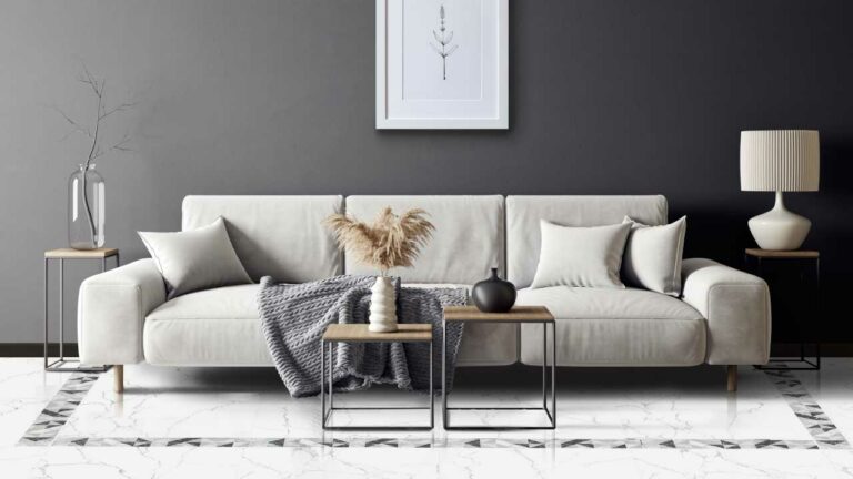 Ambiente Corona con piso Opera blanco y cenefa piso pared Deka gris