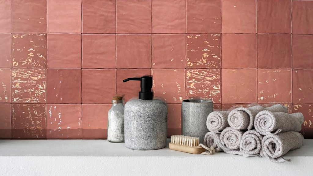 Ambiente baño Corona con baldosas Colore en tono Malva